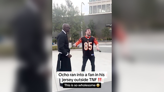 Ocho loves his fans (: ochocinco/X) #bengals #cincinnati #ocho #o...