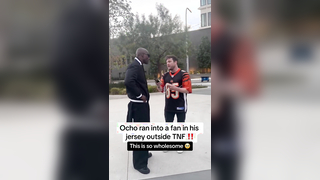 Ocho loves his fans (: ochocinco/X) #bengals #cincinnati #ocho #o...