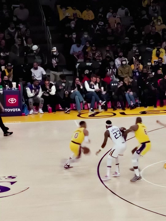 The FUNNIEST NBA Announcer @NBA @Charlotte Hornets #nba #basketbal...