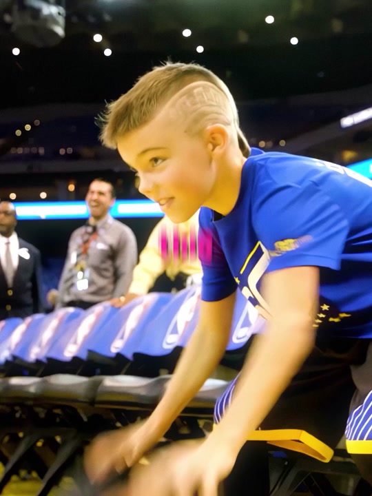 Young Fan SHOCKS Steph Curry @NBA @Noah Cutler #nba #basketball #e...