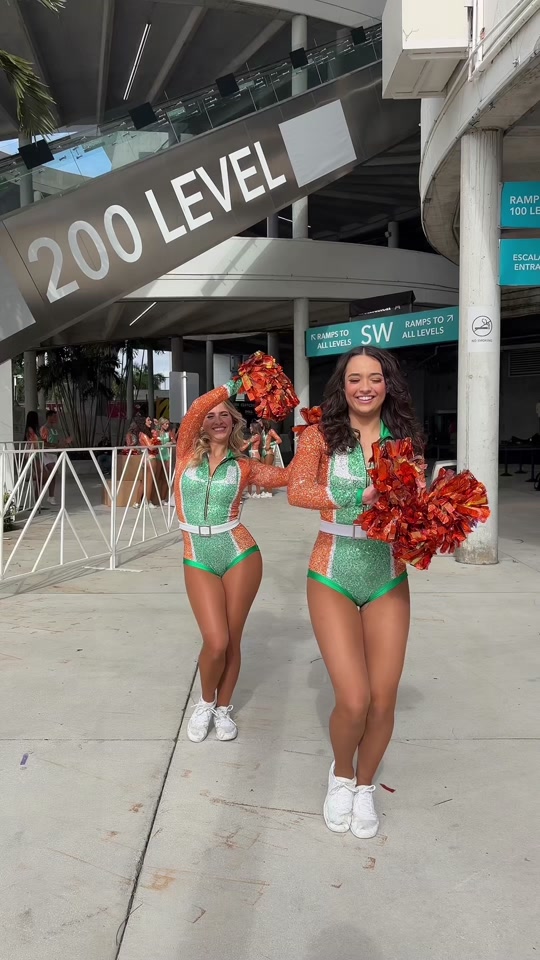 WE LOVE MIAMIII AND @Pitbull LETS GET THIS NATTY #cfpnationalchampion...