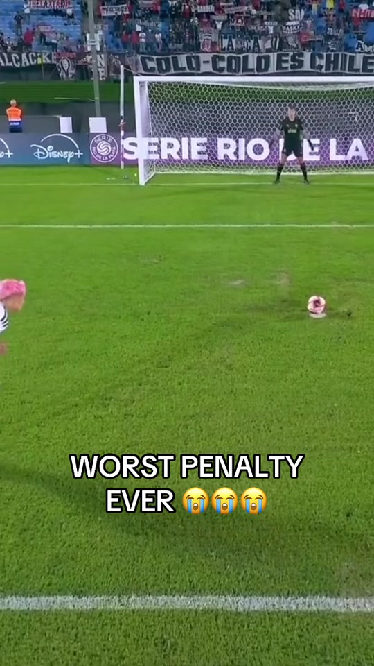 Bro then faked an injury #futbol #fail #penalty #soccer #football (...