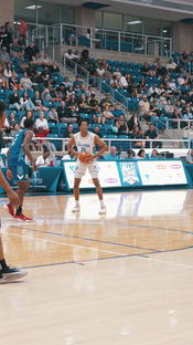 Kingston Flemings Throws Down a Poster in the First Quarter | Brennan High School (San Antonio)