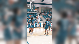 Kingston Flemings Throws Down a Poster in the First Quarter | Brennan High School (San Antonio)