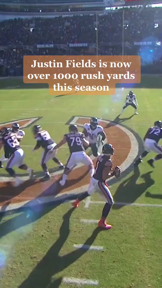Justin Fields Does It Again | Chicago Bears Highlight