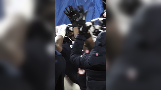 had both sidelines in shock #nfl #calebwilliams #micdup #chicagobea...