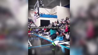 WHO SAID WOMEN CAN'T DUNK? {@canadabasketball Toby Fournier dunk vide...