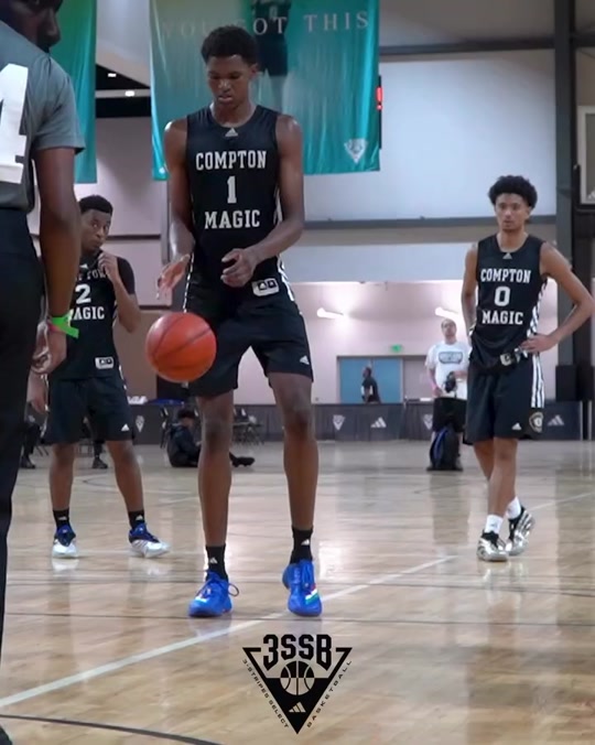 Mark Pope and the Kentucky coaching staff have offered 2026 five-star...