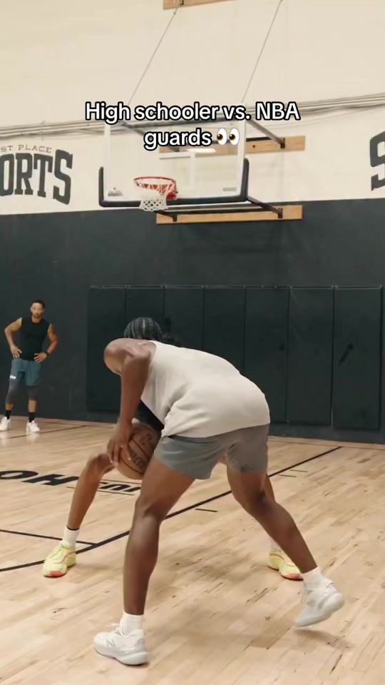 Bruce branch III holding his own | VIDEO CREDS: @chrisjohnsonhoops ...