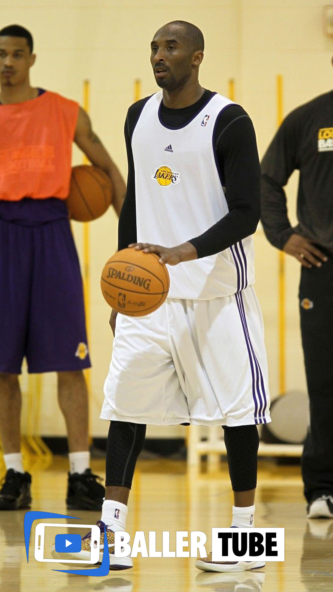 Kobe Bryant Teaches simple but effective tactic on defense